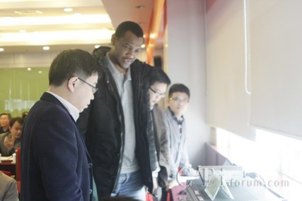 ���g(sh��)�ˆT�F(xi��n)��(ch��ng)��ʾNC5200Dһ�w���ں�ͨ��ϵ�y(t��ng)